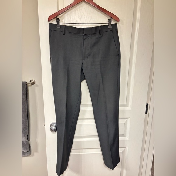 Van Heusen Traveler Men’s Dress Pants - Picture 2 of 3